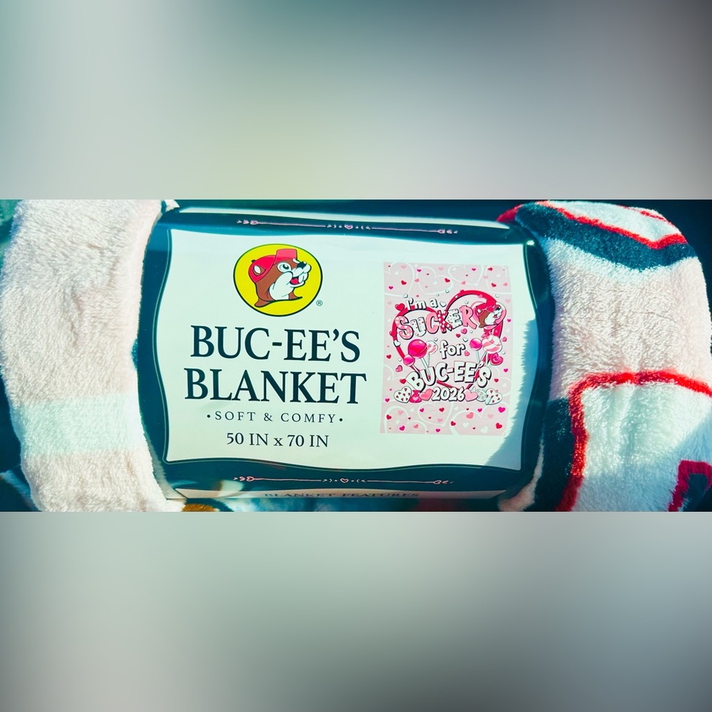 Buc-ee's Soft & Comfy Blanket Valentine's Day 2026 / Candy - Size 50in X 70in - Picture 5 of 5